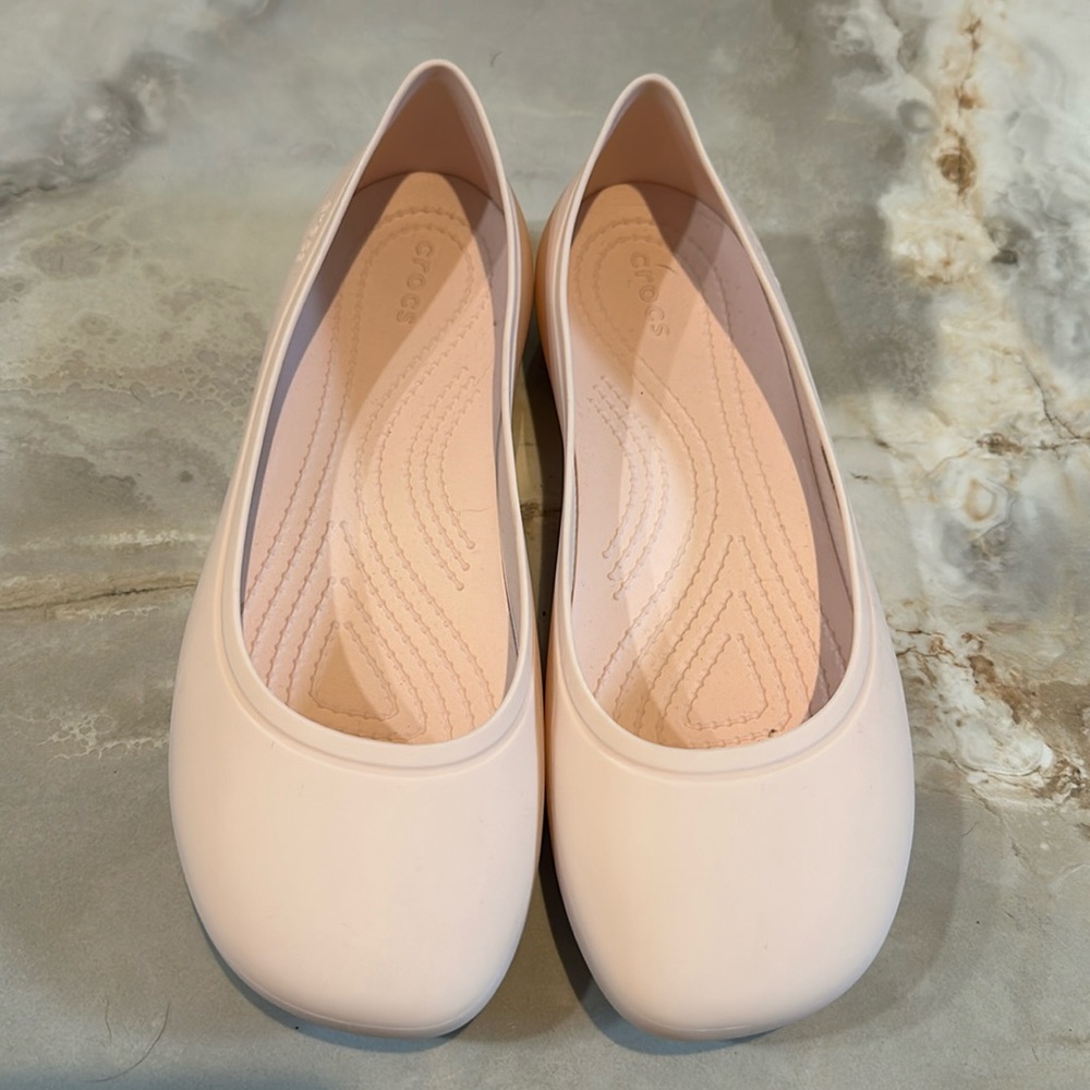 Crocs Brooklyn Flat in Quartz Pink, Size 8